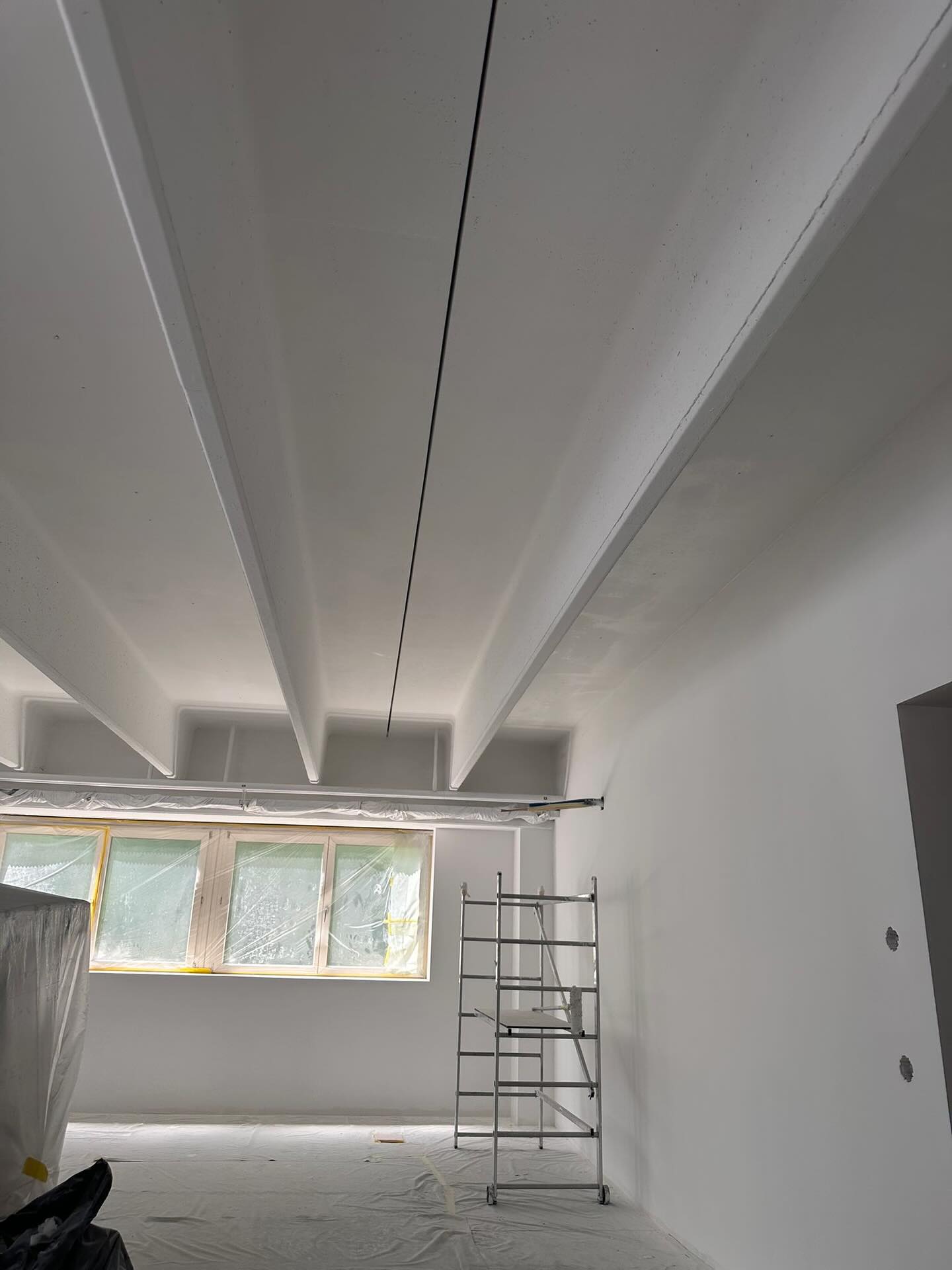 Rasatura e pittura magazzini